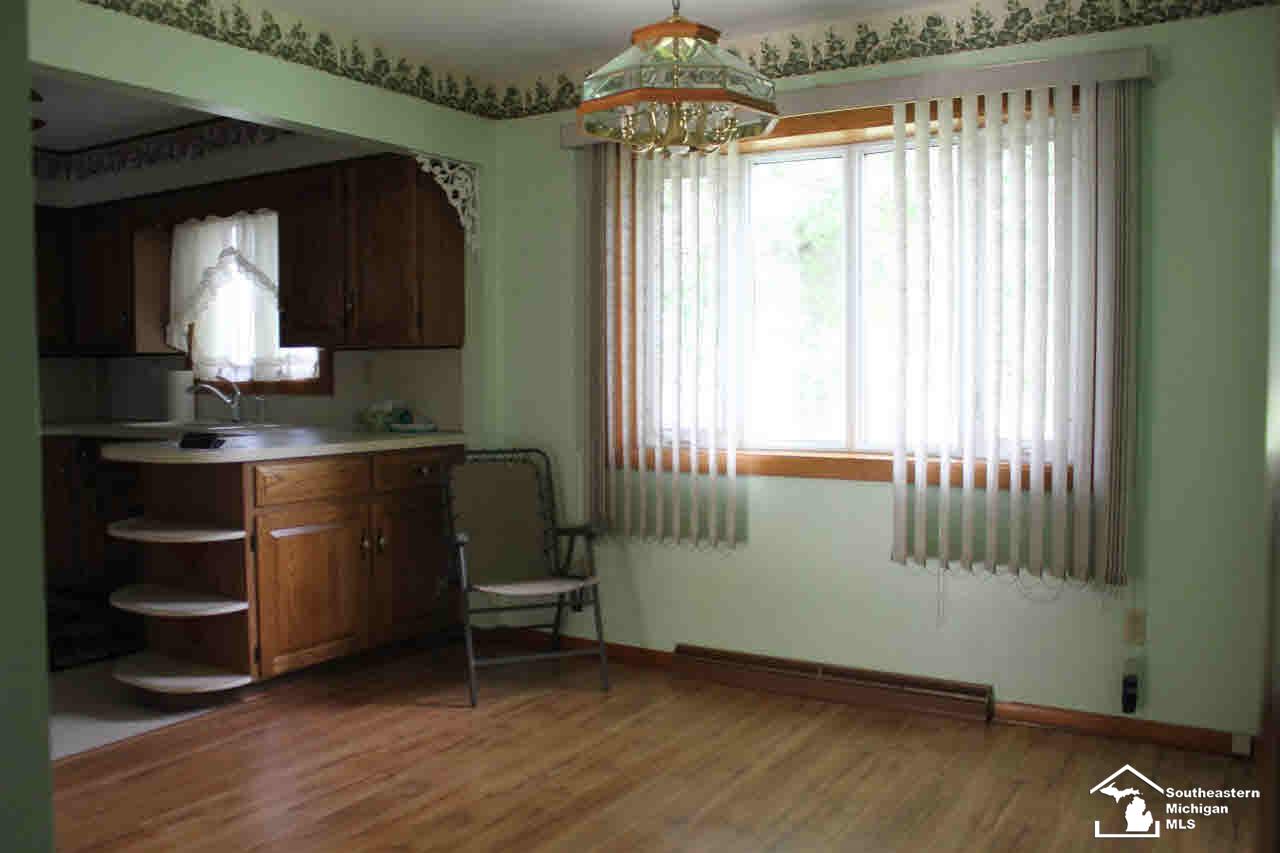 2374 Blue Bush Road Monroe, MI 48162 - Photo 6 of 18 20443115-5.JPG