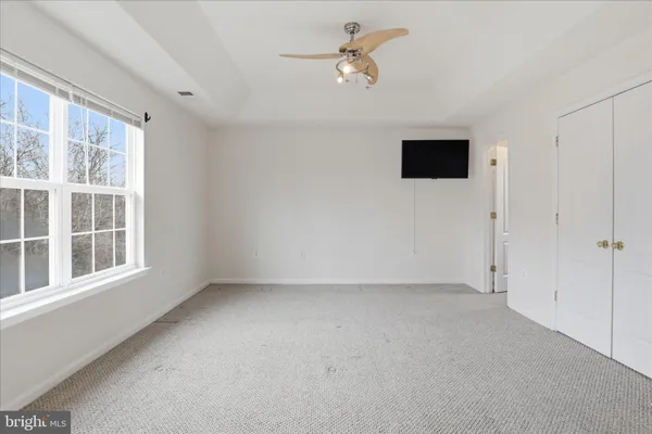 a view of empty room with ceiling fan