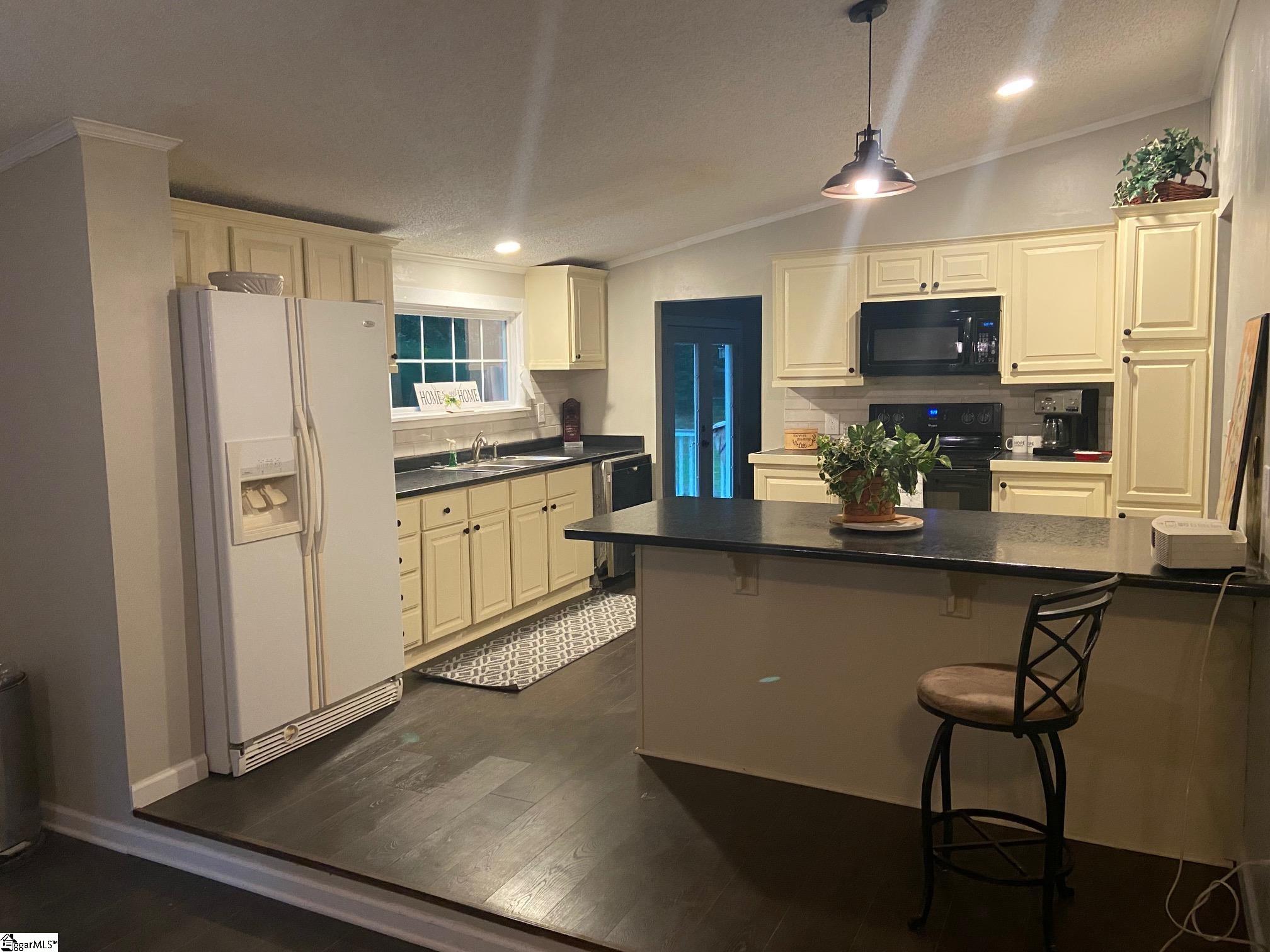 472 Knickerbocker Estates Road Fountain Inn, SC 29644 - Photo 5 of 34