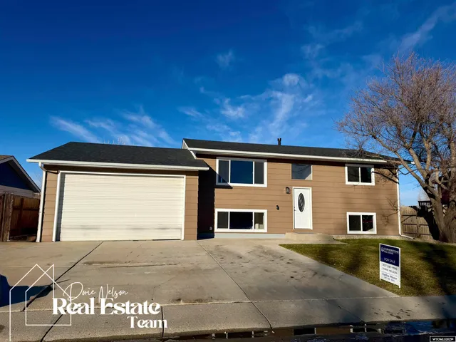 $350,000 | 1020 Sierra Vista, Evansville, WY 82636