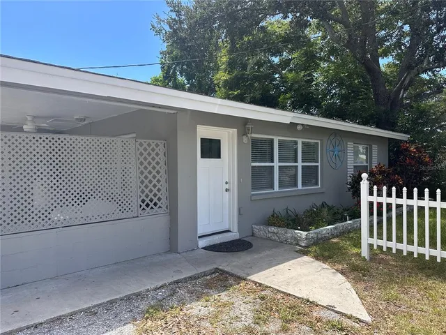 $1,900 | 2261 Curlew Road, Dunedin, FL 34698