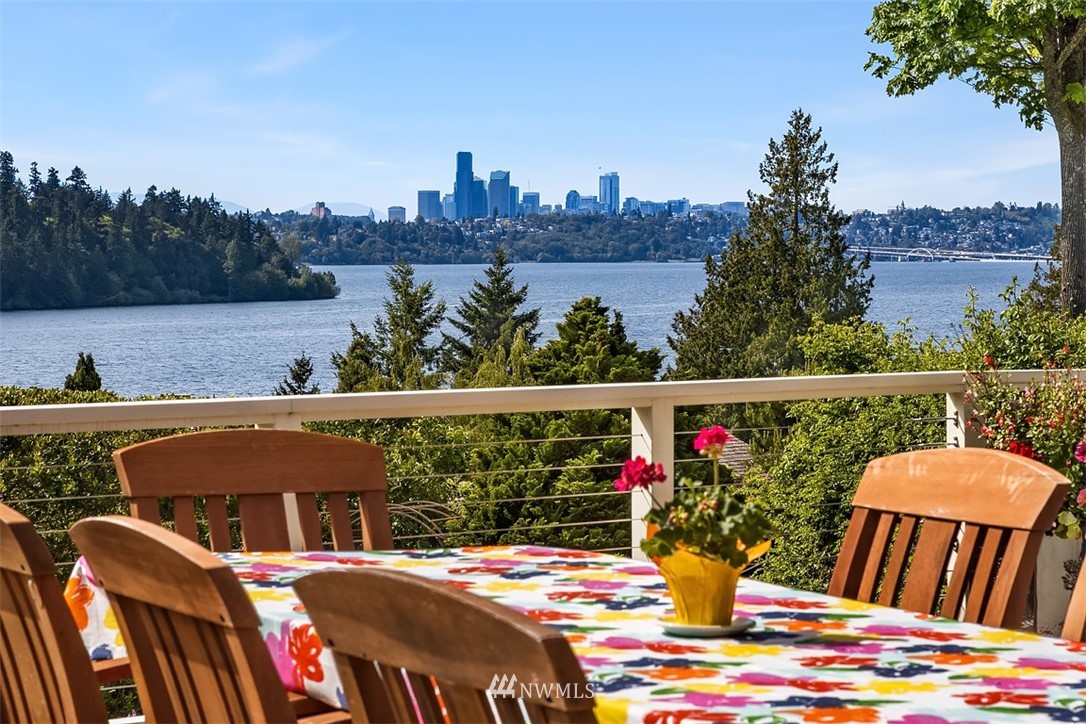 17 Brook Bay Road Mercer Island, WA 98040 - Photo 2 of 25