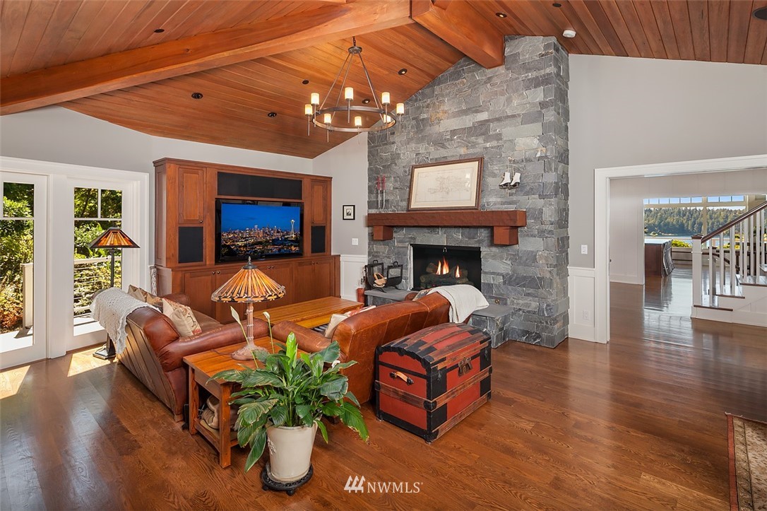 17 Brook Bay Road Mercer Island, WA 98040 - Photo 11 of 25 a living room with furniture fireplace and a flat screen tv