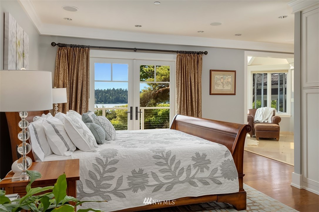17 Brook Bay Road Mercer Island, WA 98040 - Photo 13 of 25 a bedroom with a bed and a window