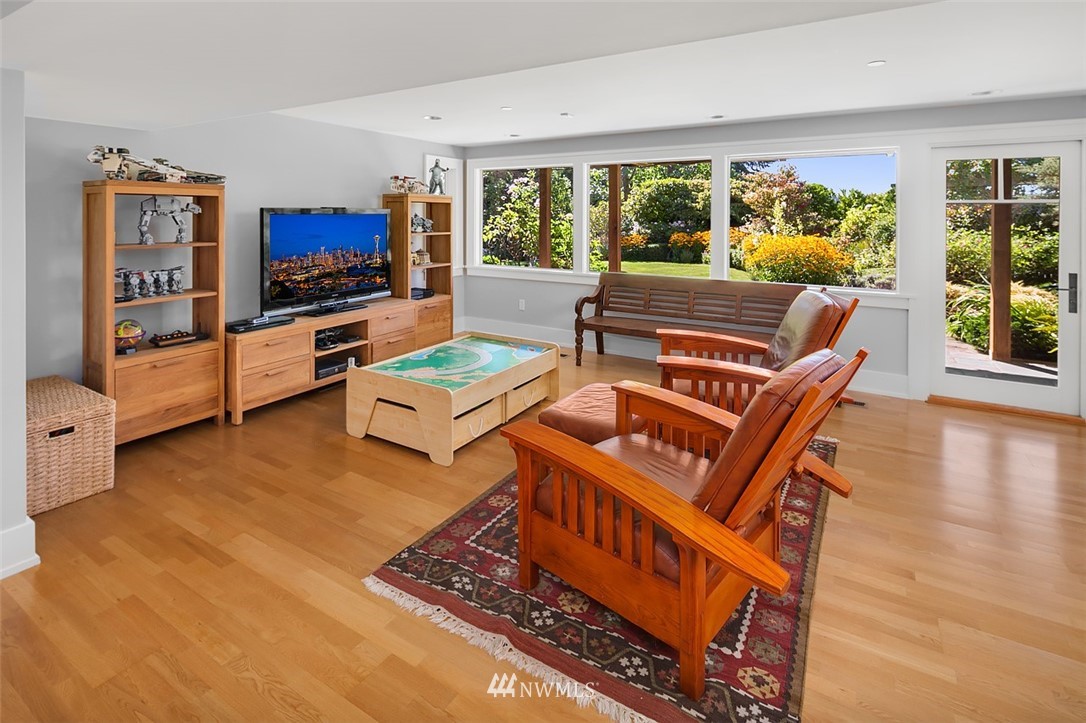 17 Brook Bay Road Mercer Island, WA 98040 - Photo 18 of 25 a living room with furniture and a flat screen tv