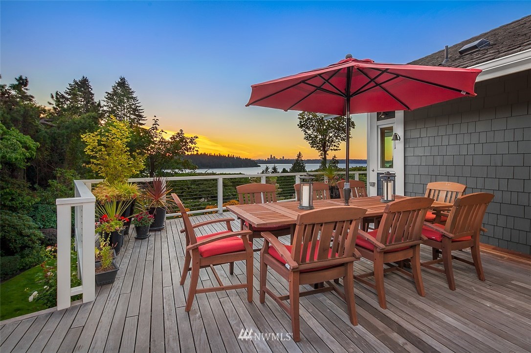 17 Brook Bay Road Mercer Island, WA 98040 - Photo 20 of 25 a patio with wooden floor a yard a table and chairs