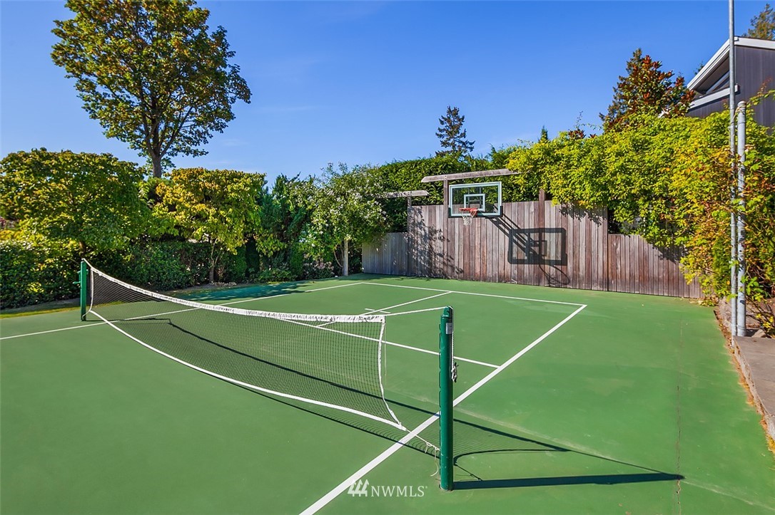 17 Brook Bay Road Mercer Island, WA 98040 - Photo 23 of 25 a view of a tennis court