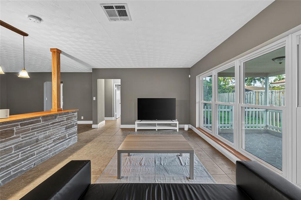 2750 Southeast 3rd Street Pompano Beach, FL 33062 - Photo 14 of 54