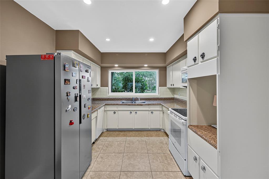 2750 Southeast 3rd Street Pompano Beach, FL 33062 - Photo 20 of 54