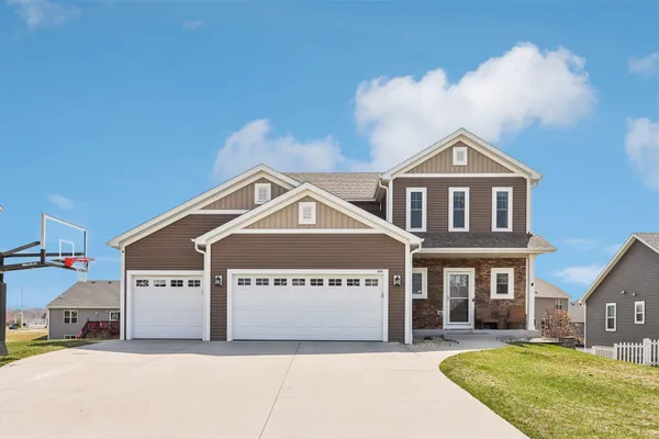 $597,500 | 526 Spur Road, Slinger, WI 53086