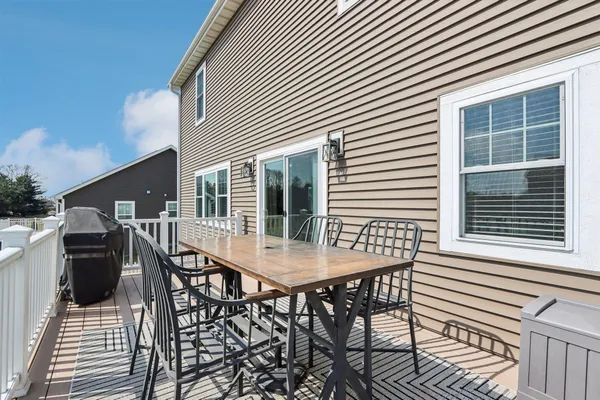$587,500 | 526 Spur Road, Slinger, WI 53086