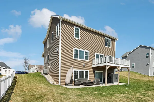 $587,500 | 526 Spur Road, Slinger, WI 53086