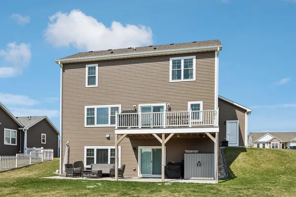 $587,500 | 526 Spur Road, Slinger, WI 53086