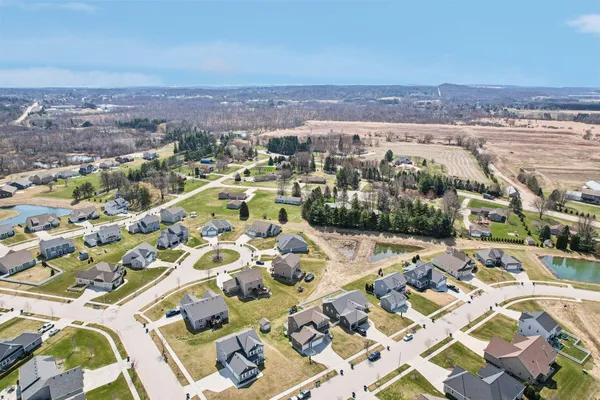$587,500 | 526 Spur Road, Slinger, WI 53086