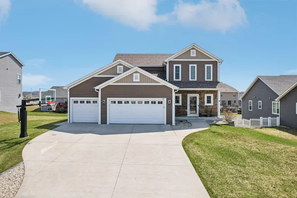 $587,500 | 526 Spur Road, Slinger, WI 53086