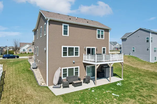 $587,500 | 526 Spur Road, Slinger, WI 53086