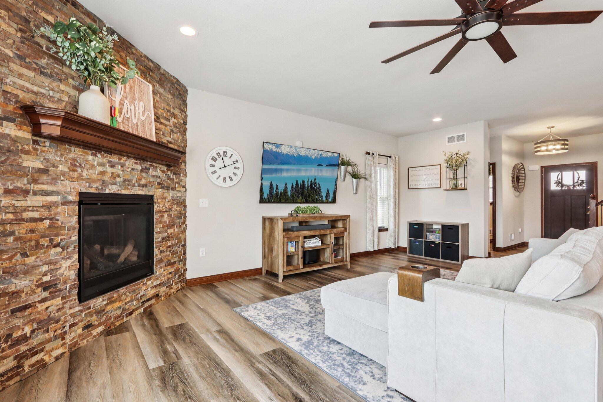 526 Spur Road Slinger, WI 53086 - Photo 4 of 74 9-web-or-mls-Spur Rd-S0904-009