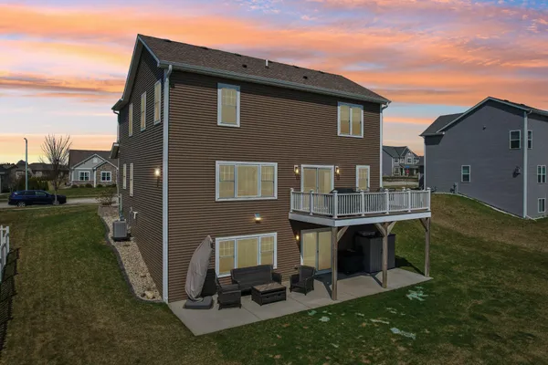 $587,500 | 526 Spur Road, Slinger, WI 53086