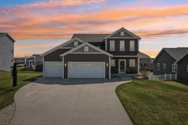 $587,500 | 526 Spur Road, Slinger, WI 53086