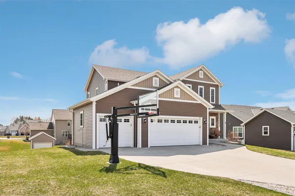 $587,500 | 526 Spur Road, Slinger, WI 53086
