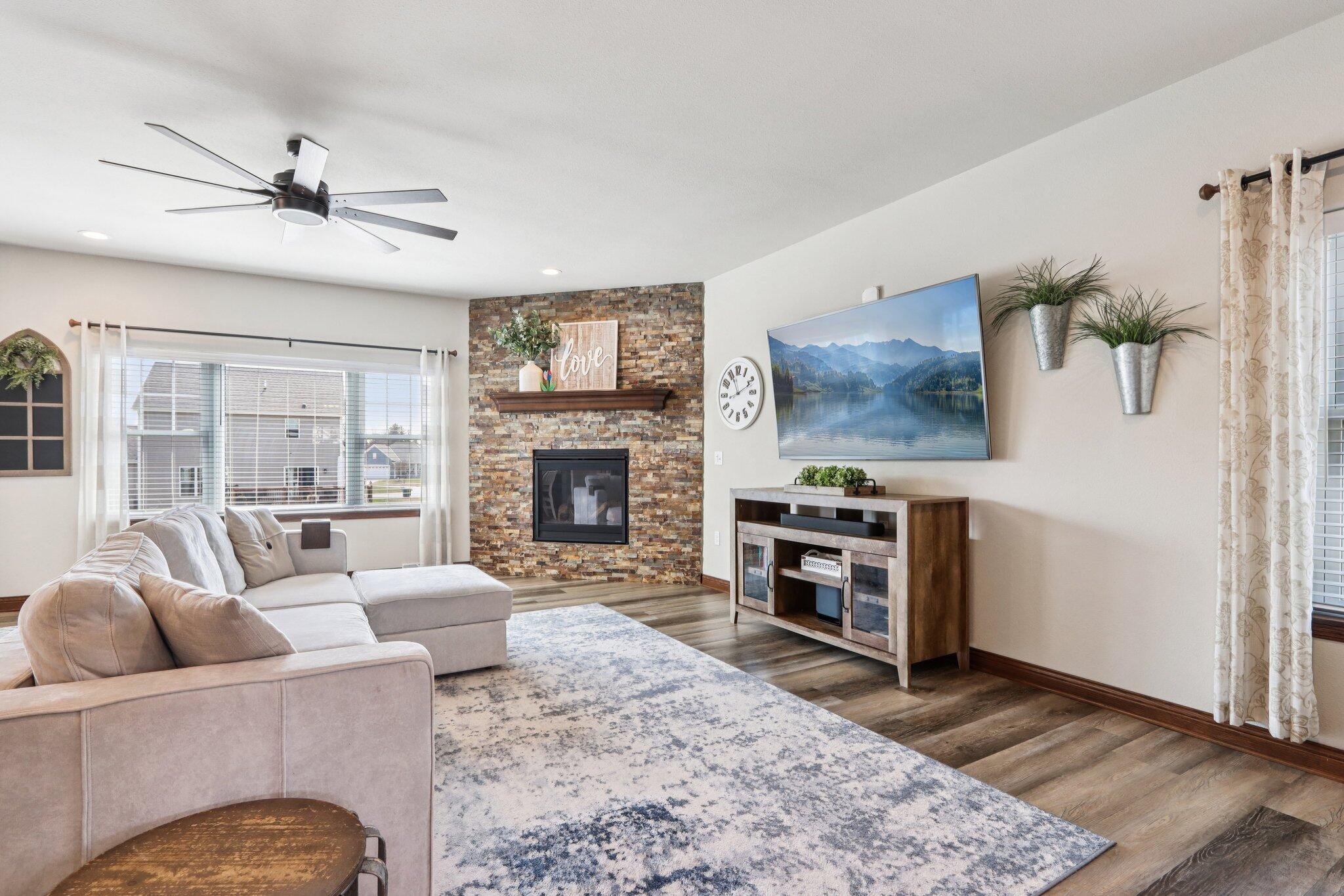 526 Spur Road Slinger, WI 53086 - Photo 6 of 74 11-web-or-mls-Spur Rd-S0904-011