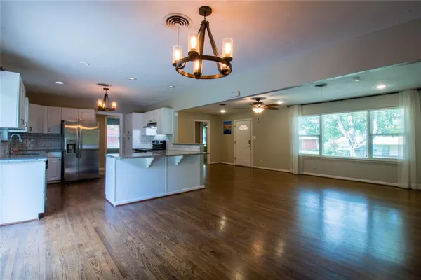 $2,075 | 3120 Covert Avenue, Fort Worth, TX 76133