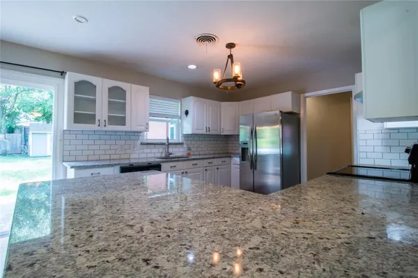 $2,075 | 3120 Covert Avenue, Fort Worth, TX 76133