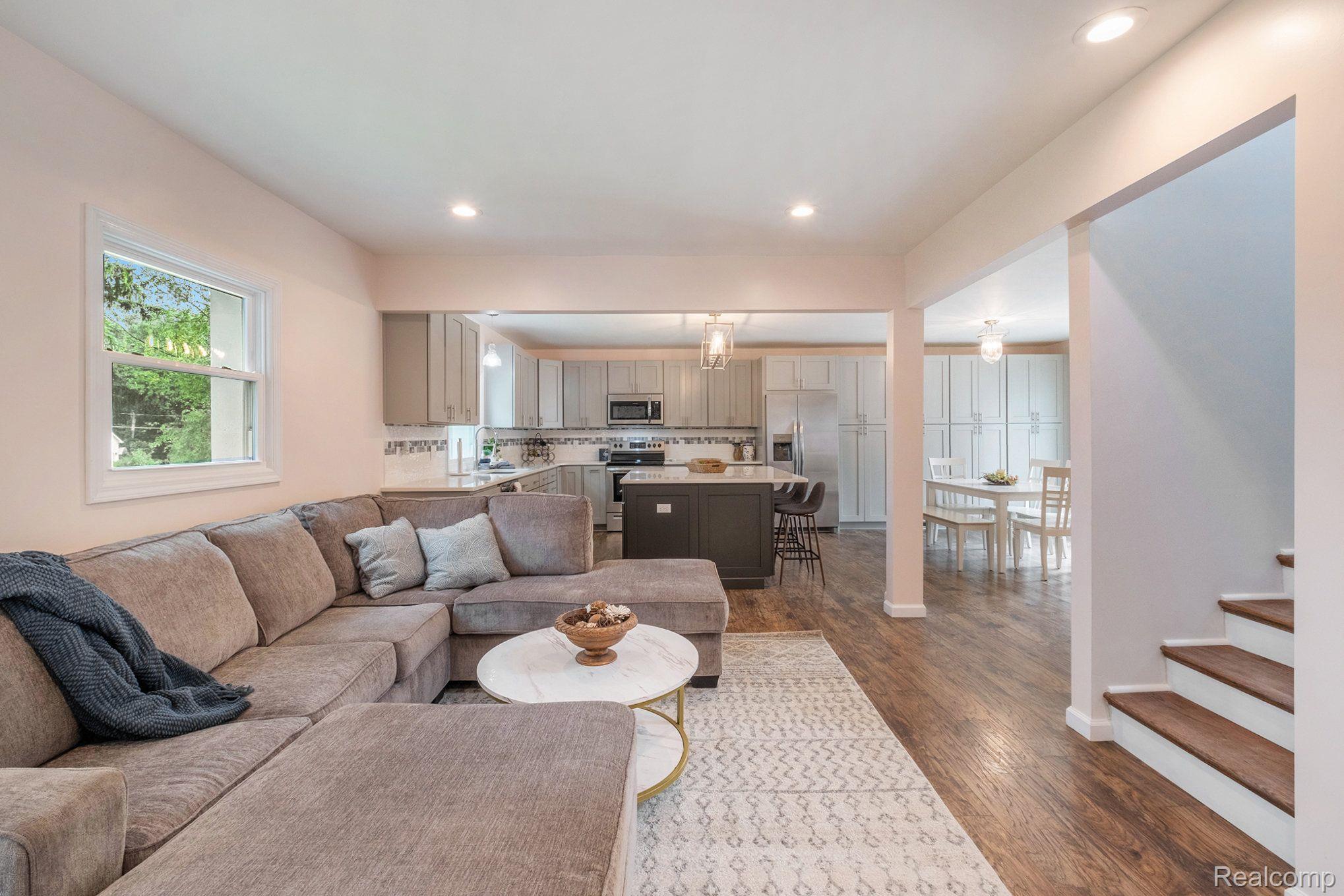 6056 Davison Road Burton, MI 48509 - Photo 9 of 35 Gallery Image 9