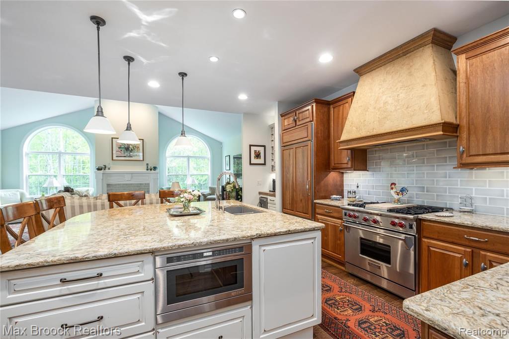 2449 Winding Brook Court Rochester Hills, MI 48309 - Photo 6 of 24
