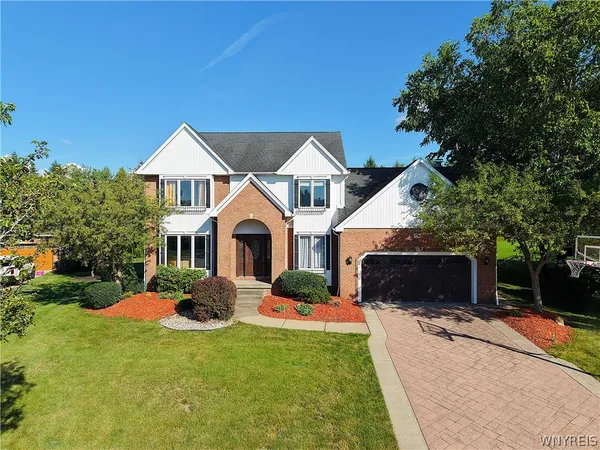 $569,900 | 5545 Country Club Lane, Hamburg, NY 14075