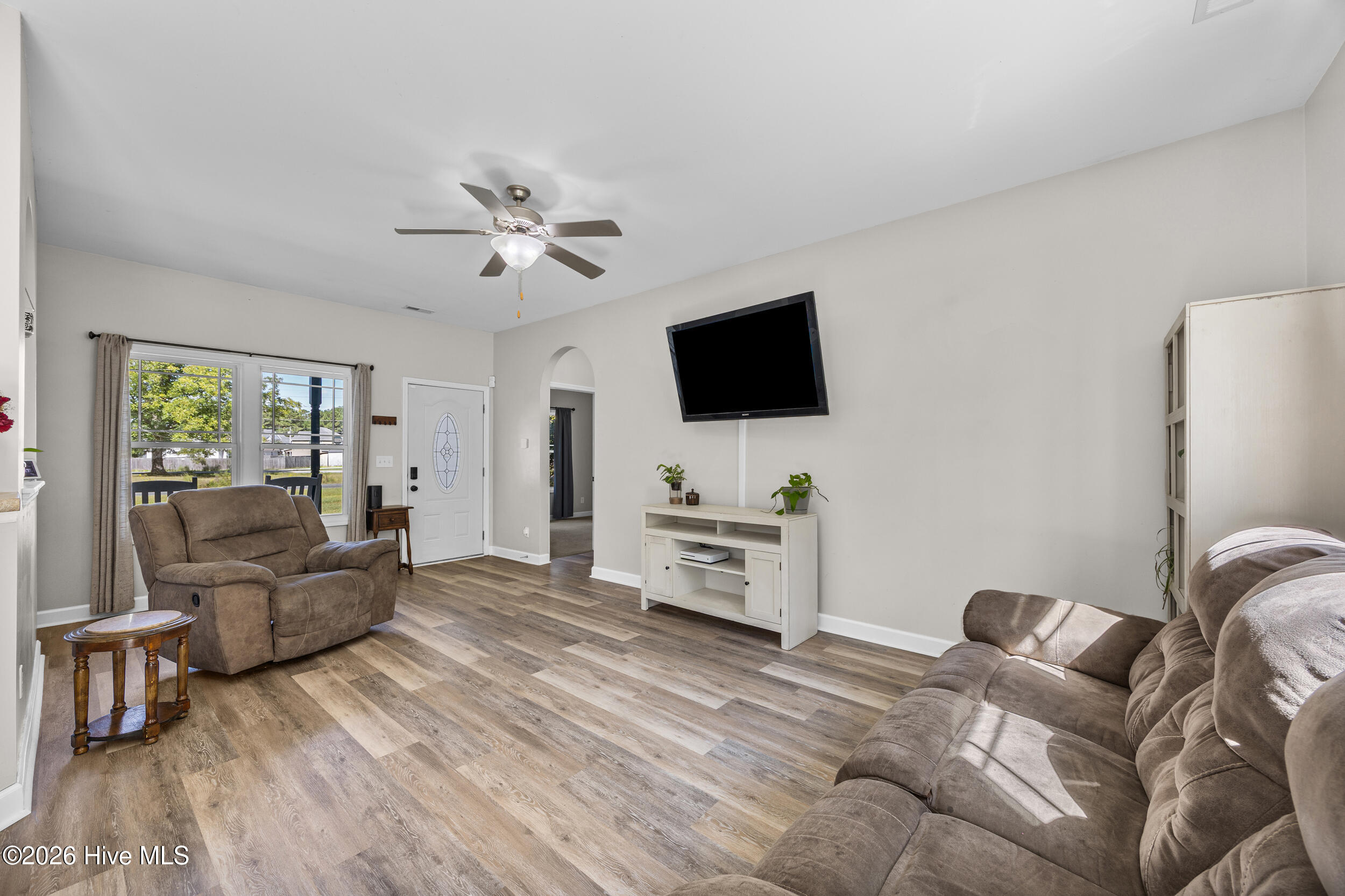 1003 Humphrey Road Jacksonville, NC 28540 - Photo 5 of 29 1003 Humphrey Road Living Room 2
