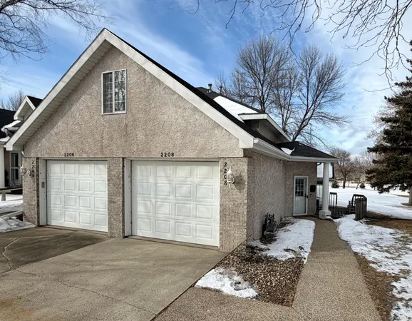 $165,000 | 2208 10th Avenue Southeast, Willmar, MN 56201