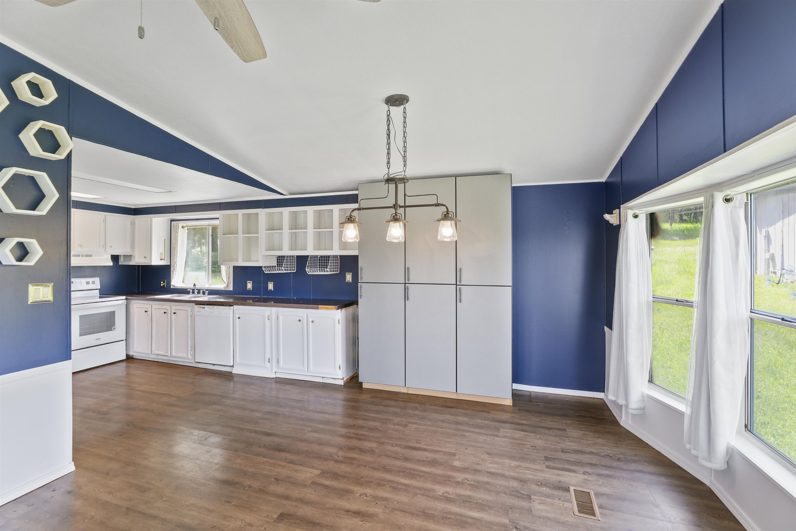 19401 North Halliday Road Mead, WA 99021 - Photo 2 of 24