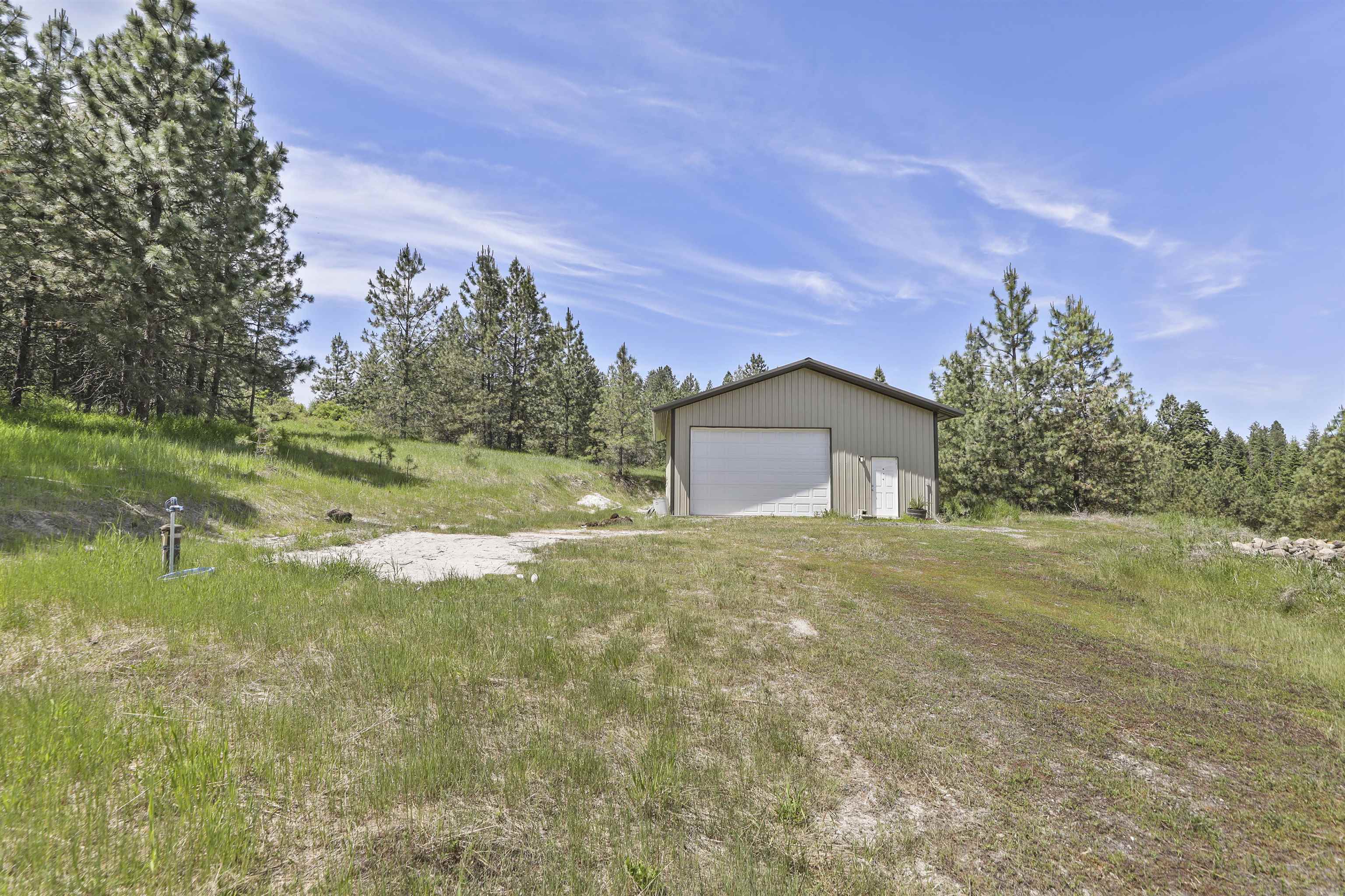 19401 North Halliday Road Mead, WA 99021 - Photo 5 of 24