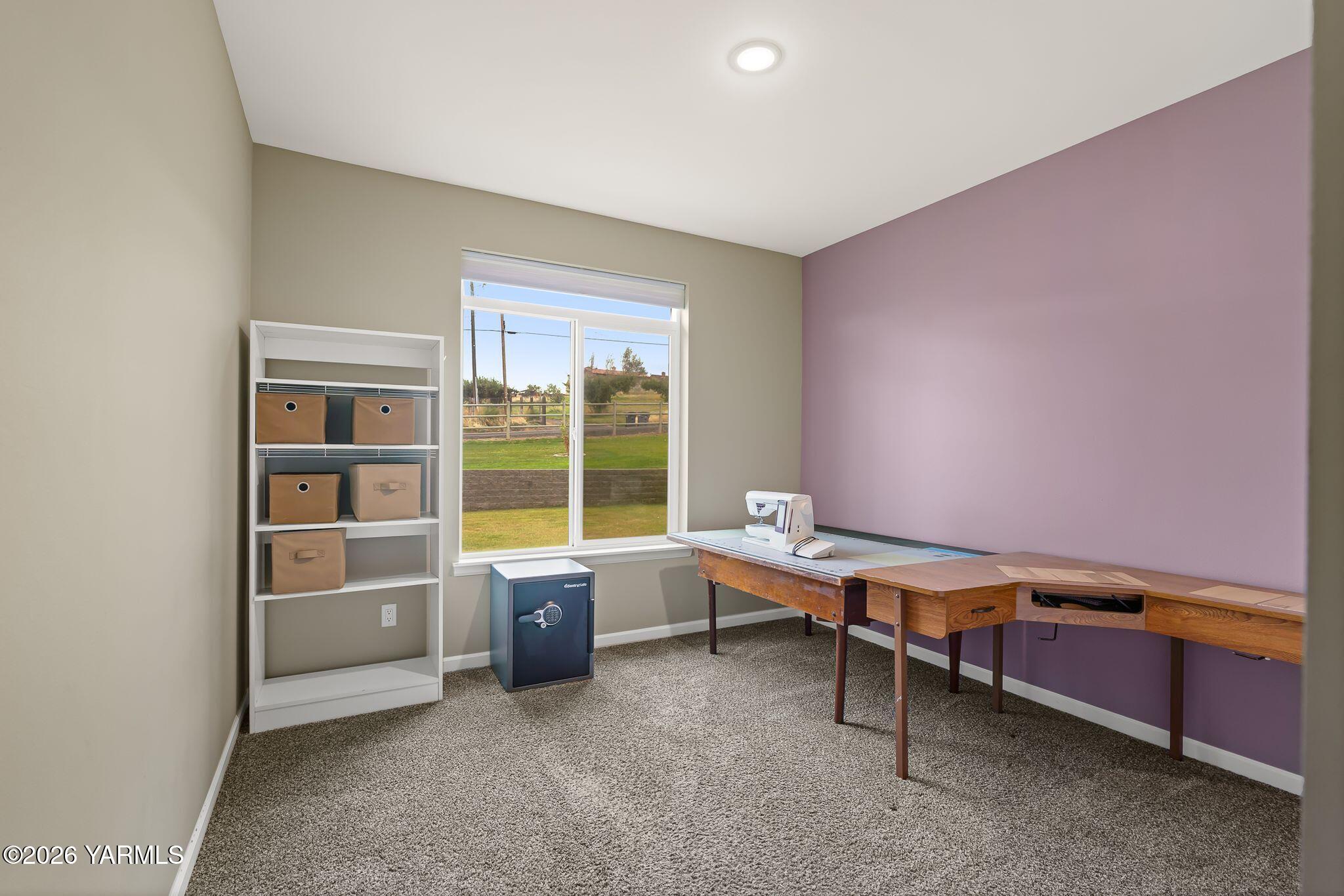 11007 Summitview Ext Road Yakima, WA 98908 - Photo 22 of 44 Bedroom
