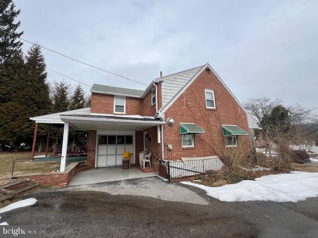 978 Westfield Road Springfield, PA 19064 - Photo 2 of 4 a front view of a house