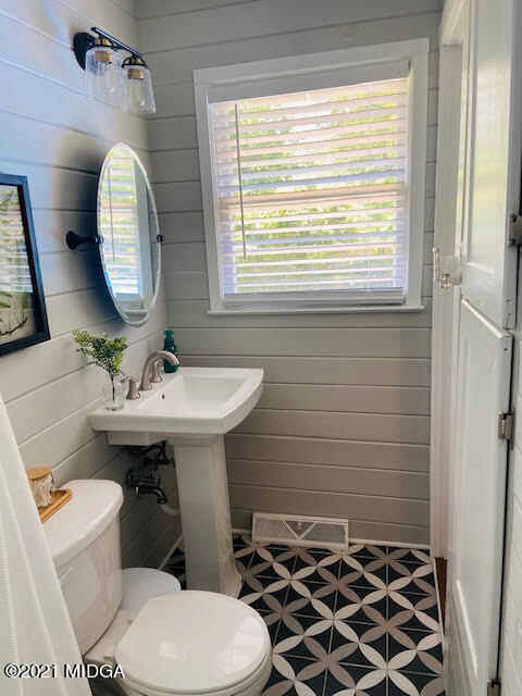 1455 Forest Hill Road Macon, GA 31210 - Photo 21 of 29 MasterBath