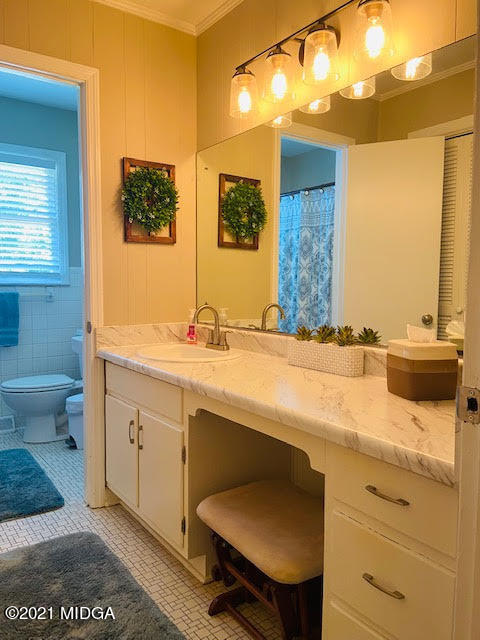 1455 Forest Hill Road Macon, GA 31210 - Photo 26 of 29 HallBath