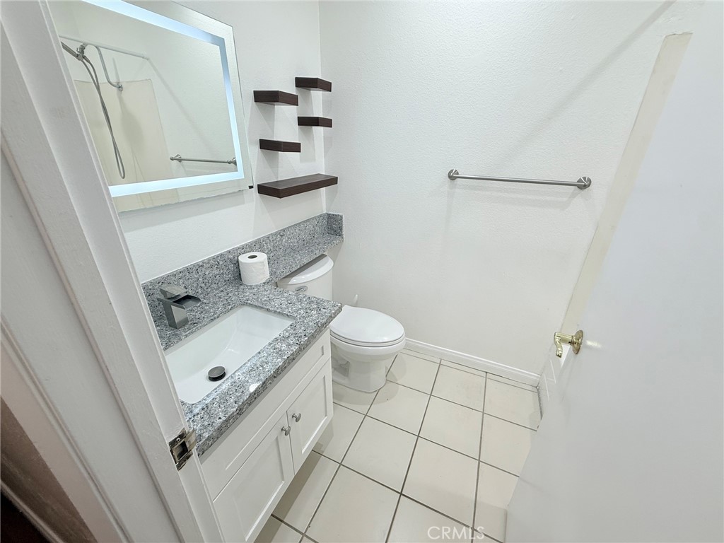 2121 Scott Road, Unit 104 Burbank, CA 91504 - Photo 26 of 27 2ND COMMON BATHROOM - by Peter Yahiayan - CALL FOR ALL YOUR REAL ESTATE NEEDS