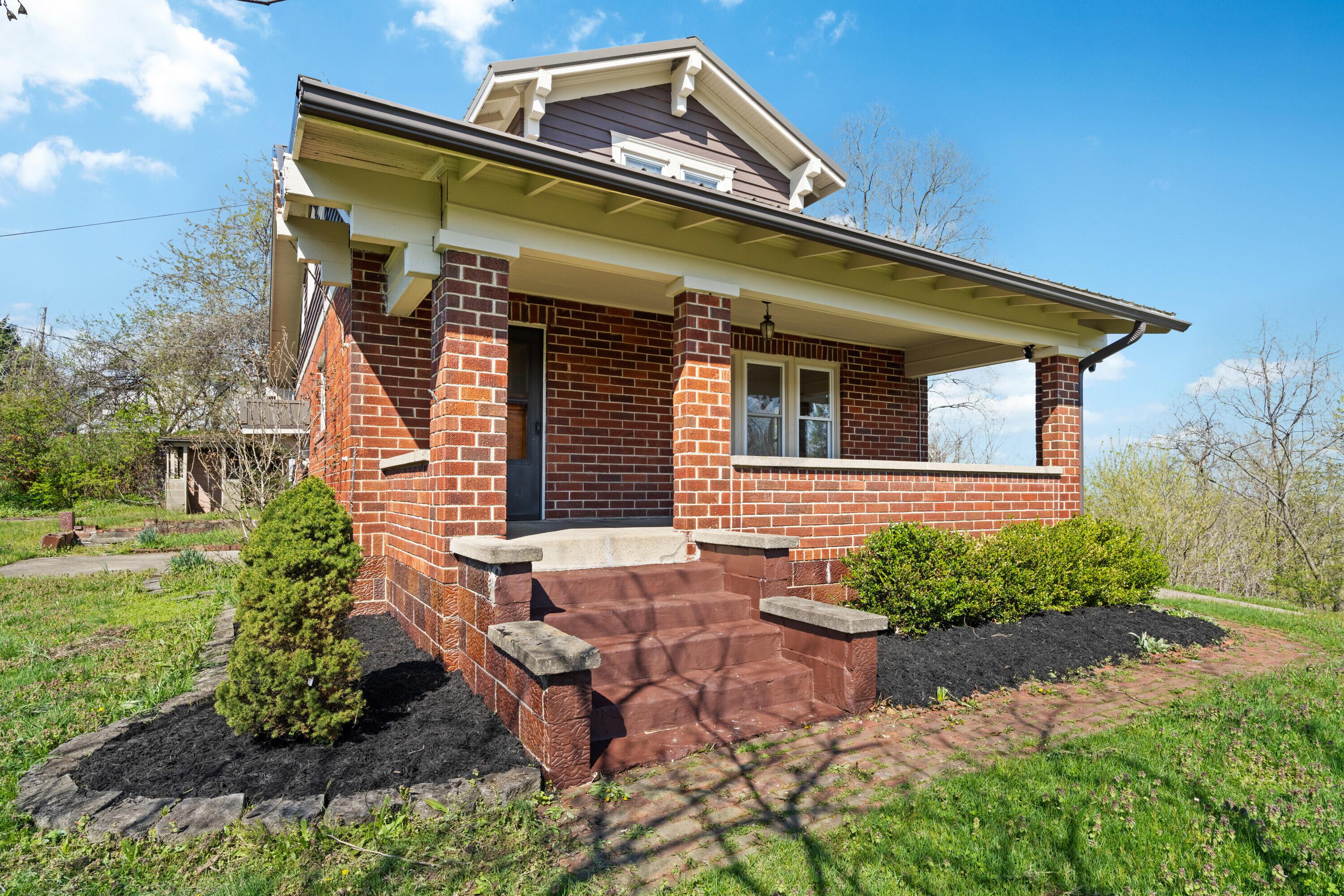 135 Pomeroy Road Athens, OH 45701 - Photo 4 of 42 Front Entry