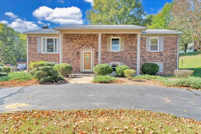 $267,500 | 1135 Laurel Park Avenue, Martinsville, VA 24112