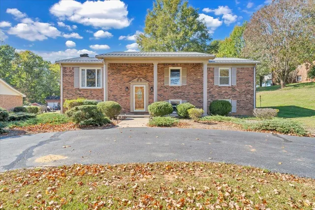 $267,500 | 1135 Laurel Park Avenue, Martinsville, VA 24112