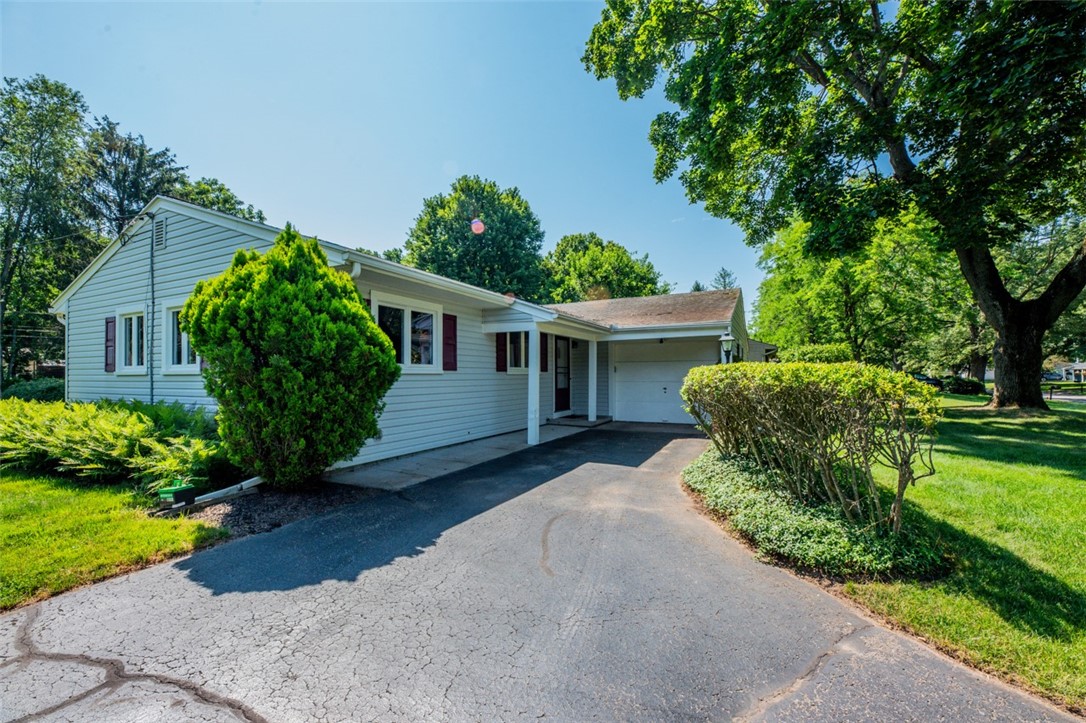 84 Harvest Road Perinton, NY 14450 - Photo 4 of 42