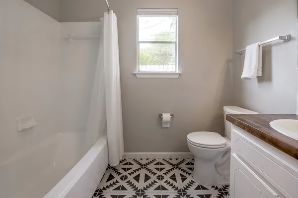 $1,950 | 11118 Wandering Way, Unit A, Austin, TX 78754