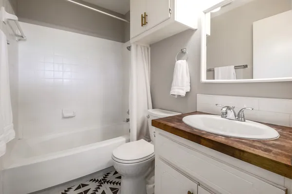 $1,950 | 11118 Wandering Way, Unit A, Austin, TX 78754