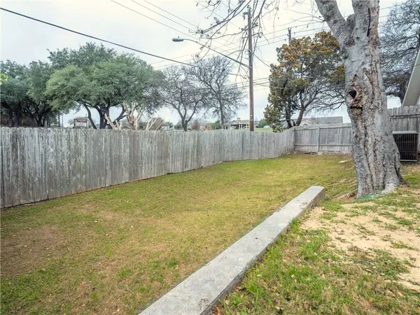 $1,950 | 11118 Wandering Way, Unit A, Austin, TX 78754