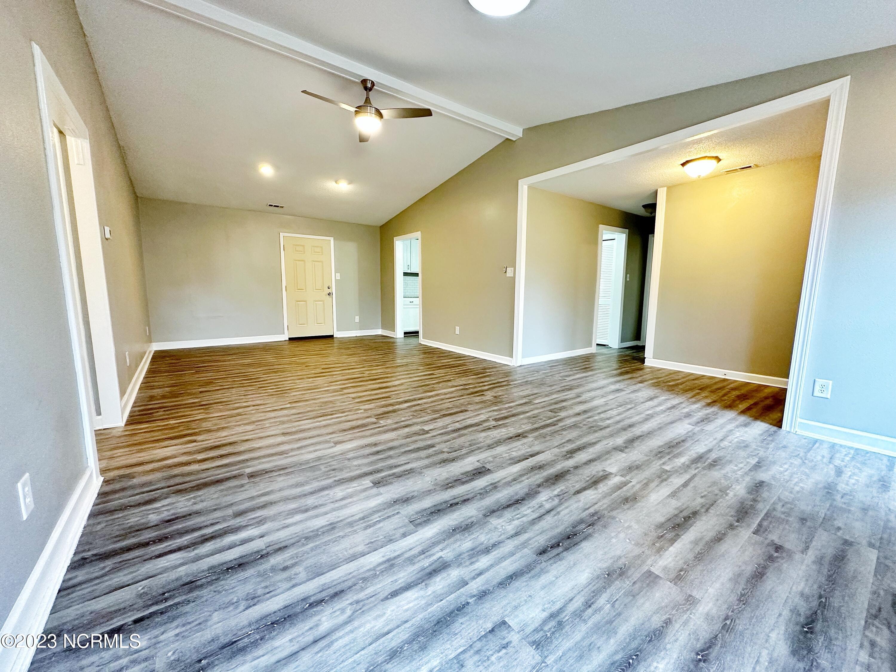 101 Shipman Road Havelock, NC 28532 - Photo 11 of 31 Livrm (3)