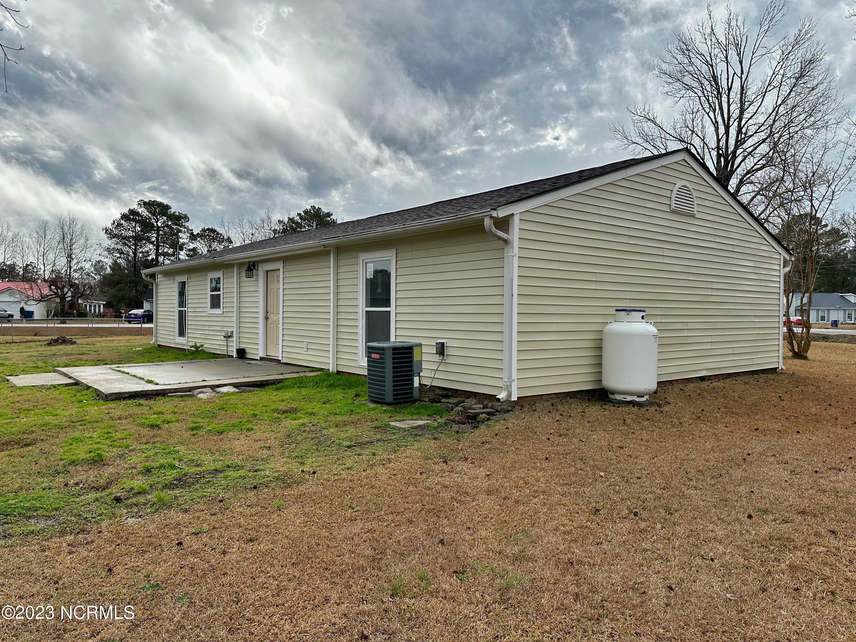 101 Shipman Road Havelock, NC 28532 - Photo 30 of 31 Back of House (2)