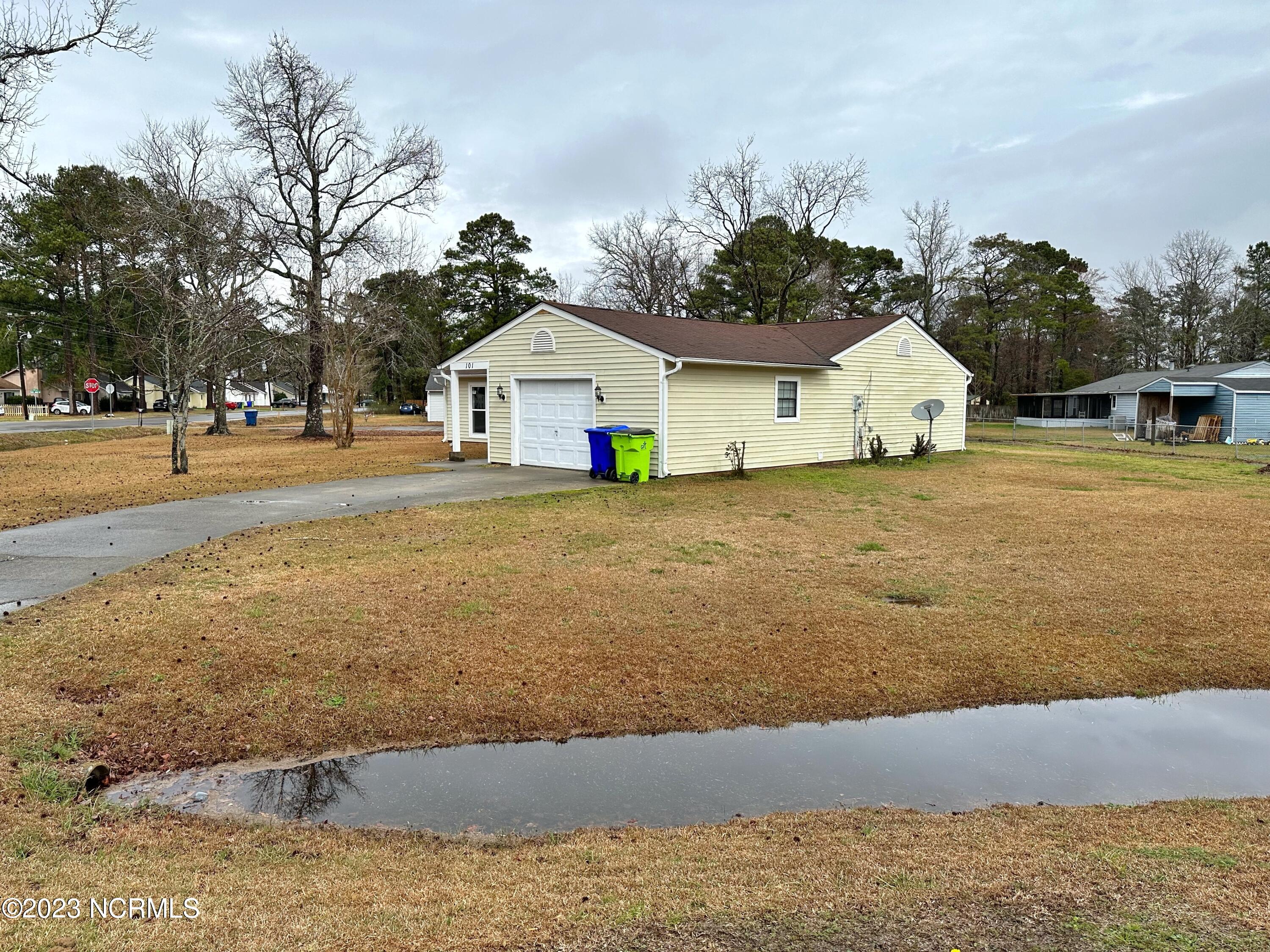 101 Shipman Road Havelock, NC 28532 - Photo 3 of 31 Front (3)