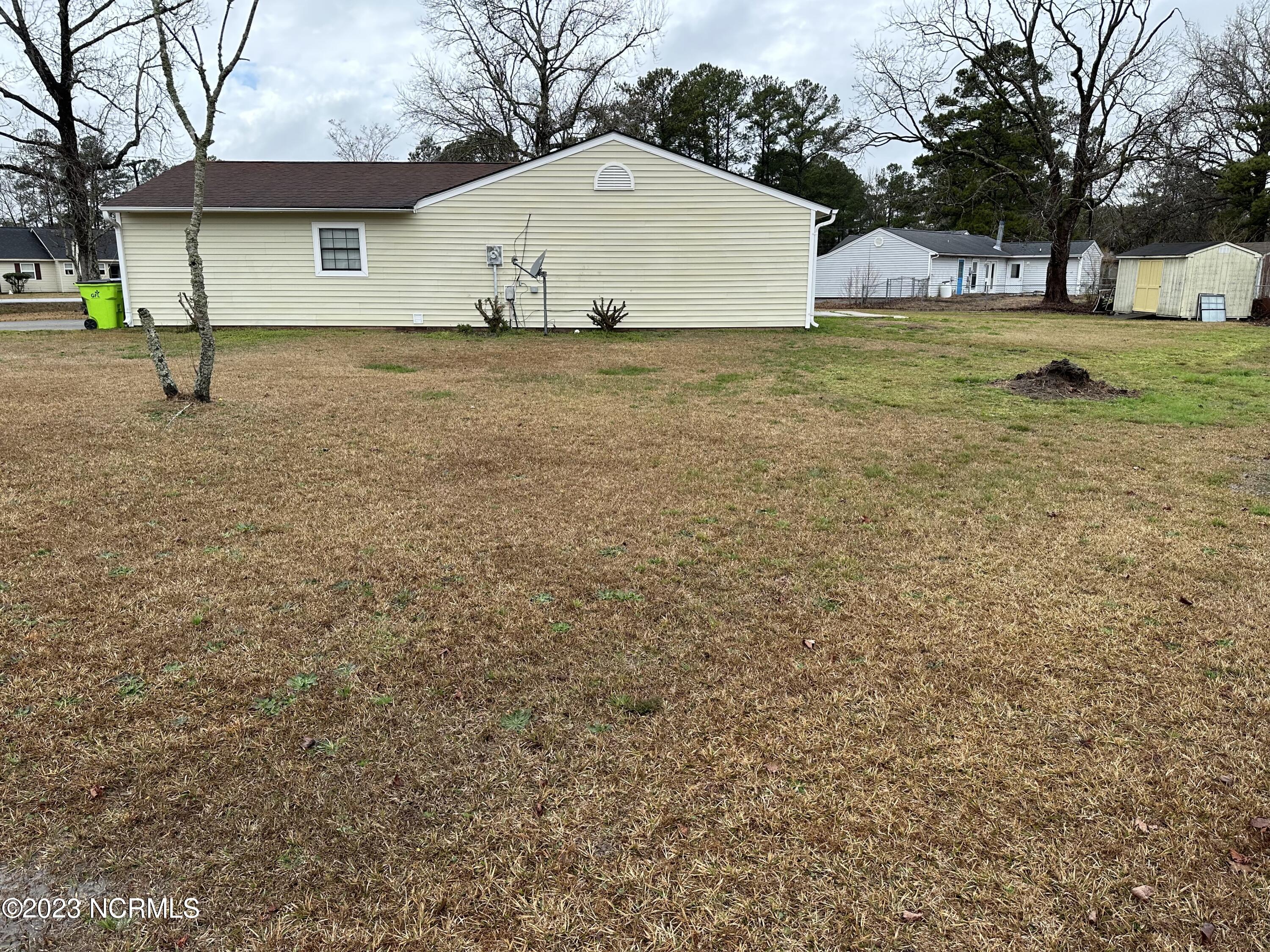 101 Shipman Road Havelock, NC 28532 - Photo 6 of 31 Side (2)